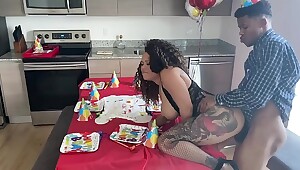 niemand kam zu meiner bday party, also gab mir meine Stiefmutter eine zustzliche berraschung .. pt