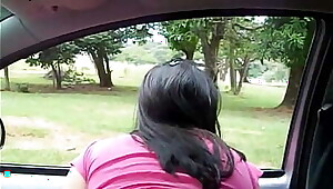 Raquel Exibida mostrando como faz para deixar a calcinha com cheiro de buceta